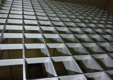 Krata nierdzewna pomostowa prasowana