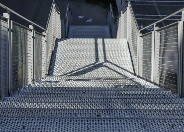 schody z kraty pomostowej